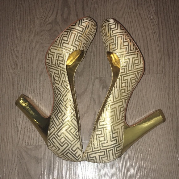 Tory Burch Shoes - Tory Burch Gold Heels size 11